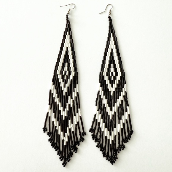 unbranded Jewelry - Vintage 90s Long Geometric Black and White Beaded Dangle Earrings